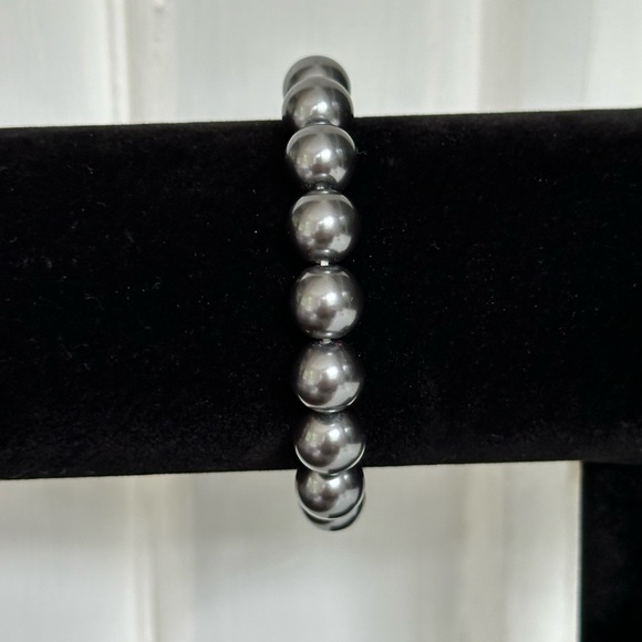 Large Grey Pearl Stretchy Bracelet - Picture 1 of 2